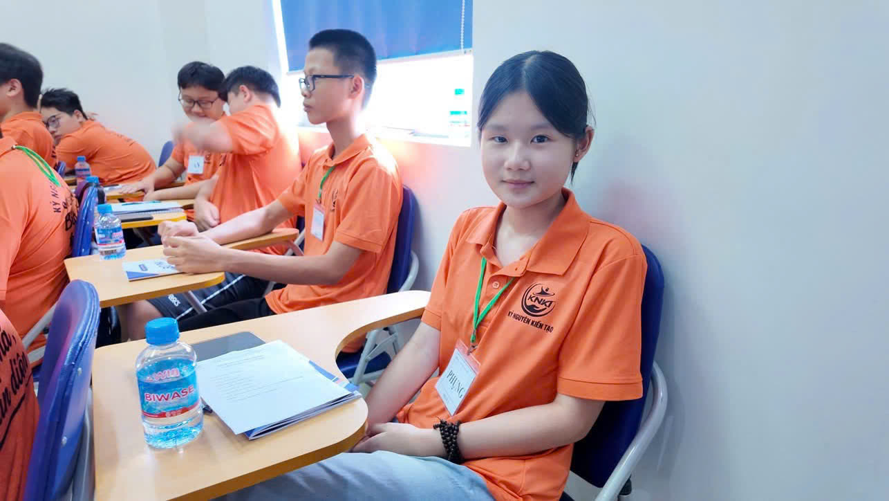 Học sinh THCS trong lớp luyện thi tại KITA